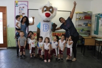 Centro Educacional Esplanada - Campo Grande - Zona Oeste - RJ - Ed. Infantil e Fundamental I - Visita do Brownie e Quiz animado. - cdigo foto:  12653